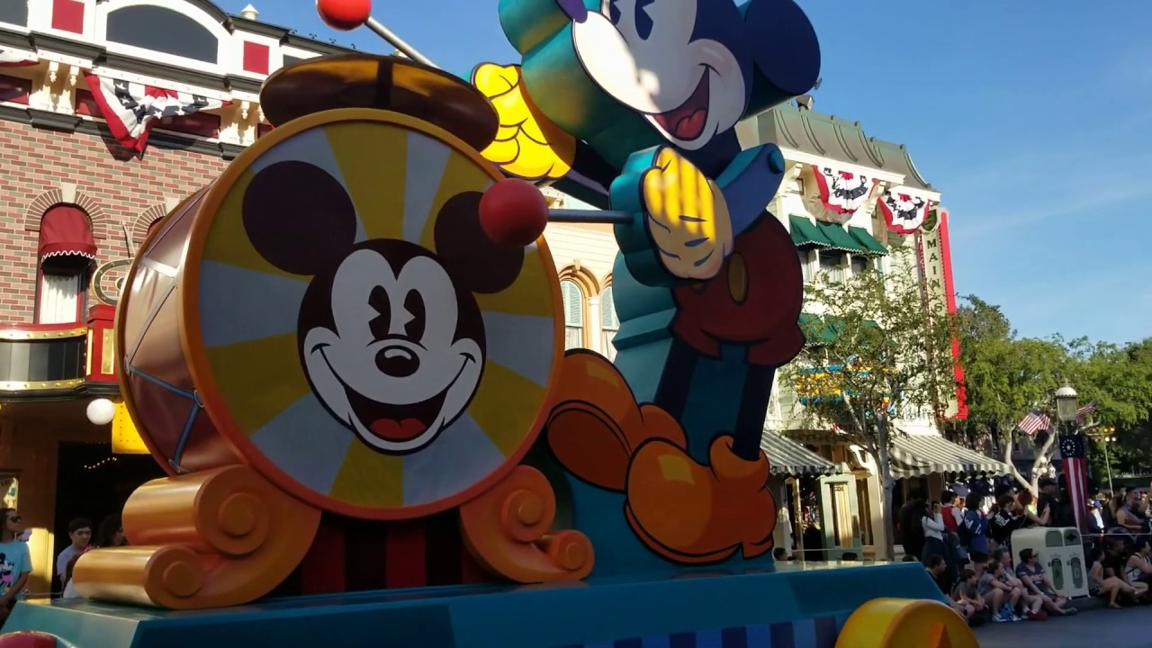 Disneyland - Mickey's Soundsational Parade