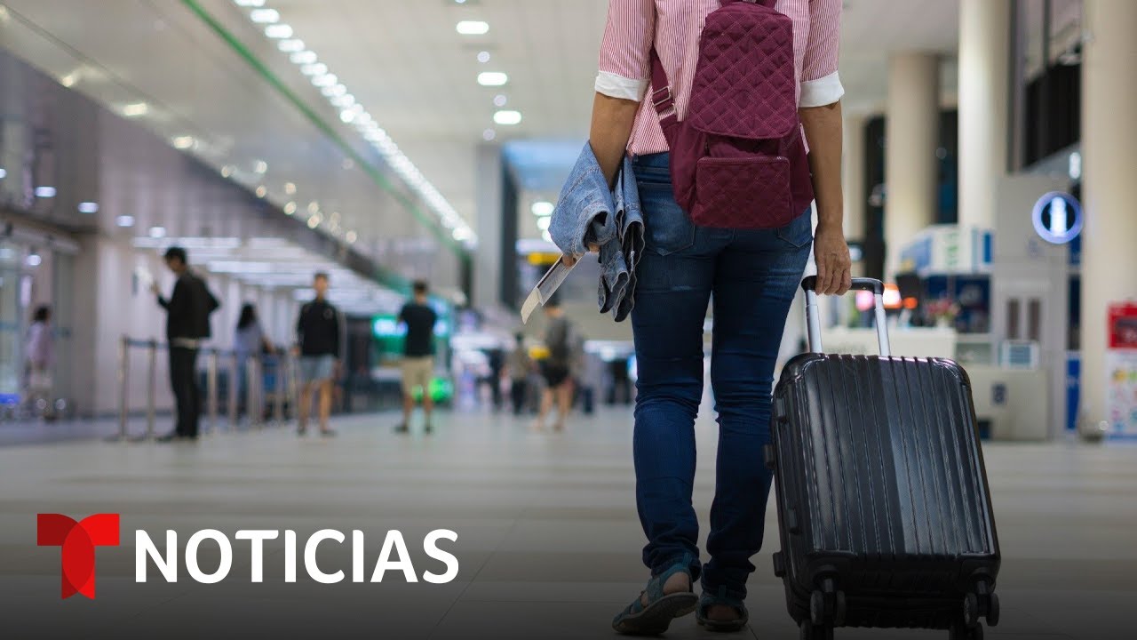¿Me pueden deportar si viajo en avión y me detiene inmigración? | Noticias Telemundo