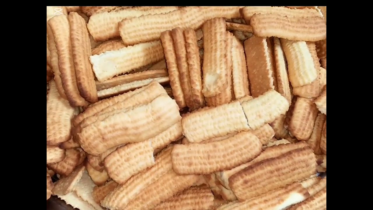 كل عام وانتم بخير ياقمرات عيد سعيد عليكم يارب بسكوت الناعم الهش الخطييييير