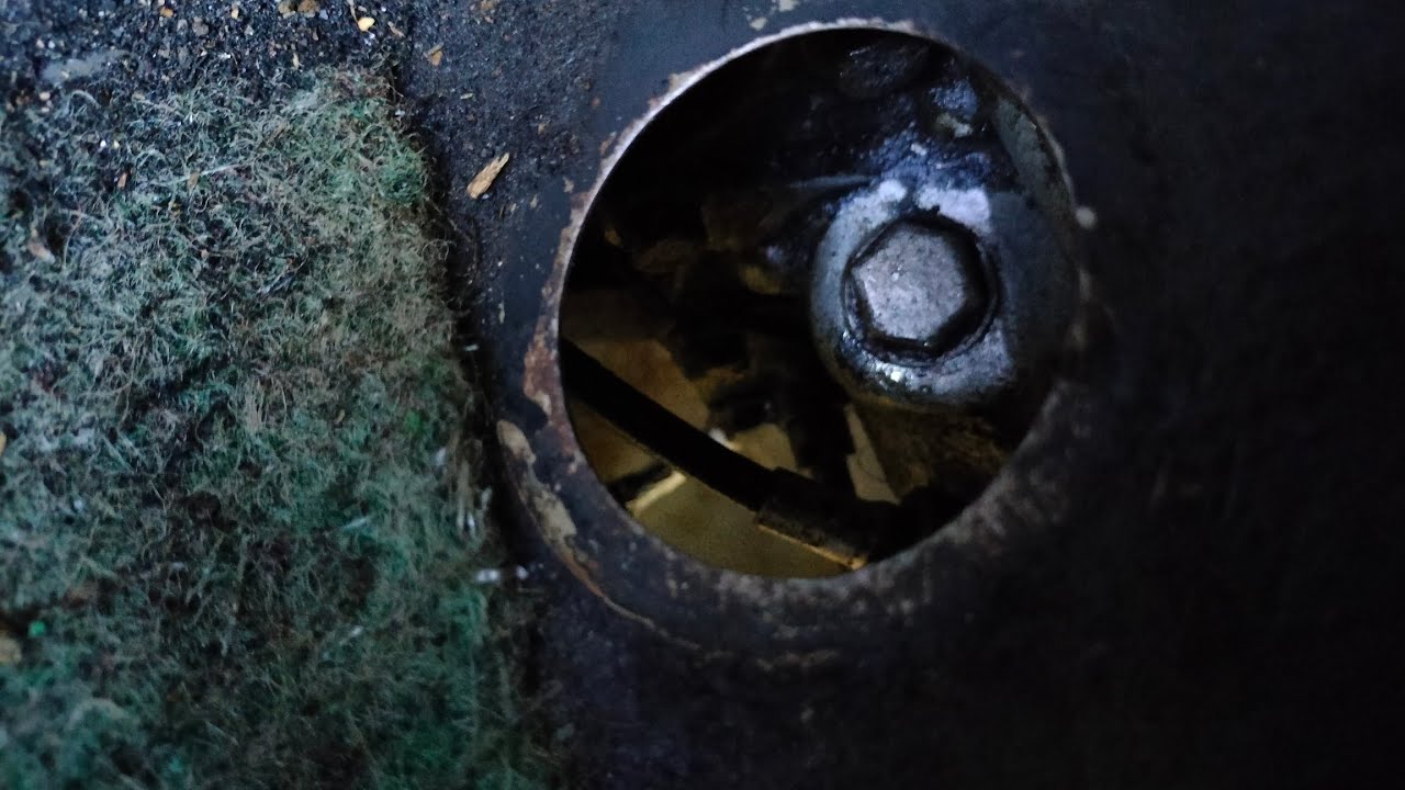 Morris Minor Level 2: Checking and topping up the gearbox oil on a Morris Minor