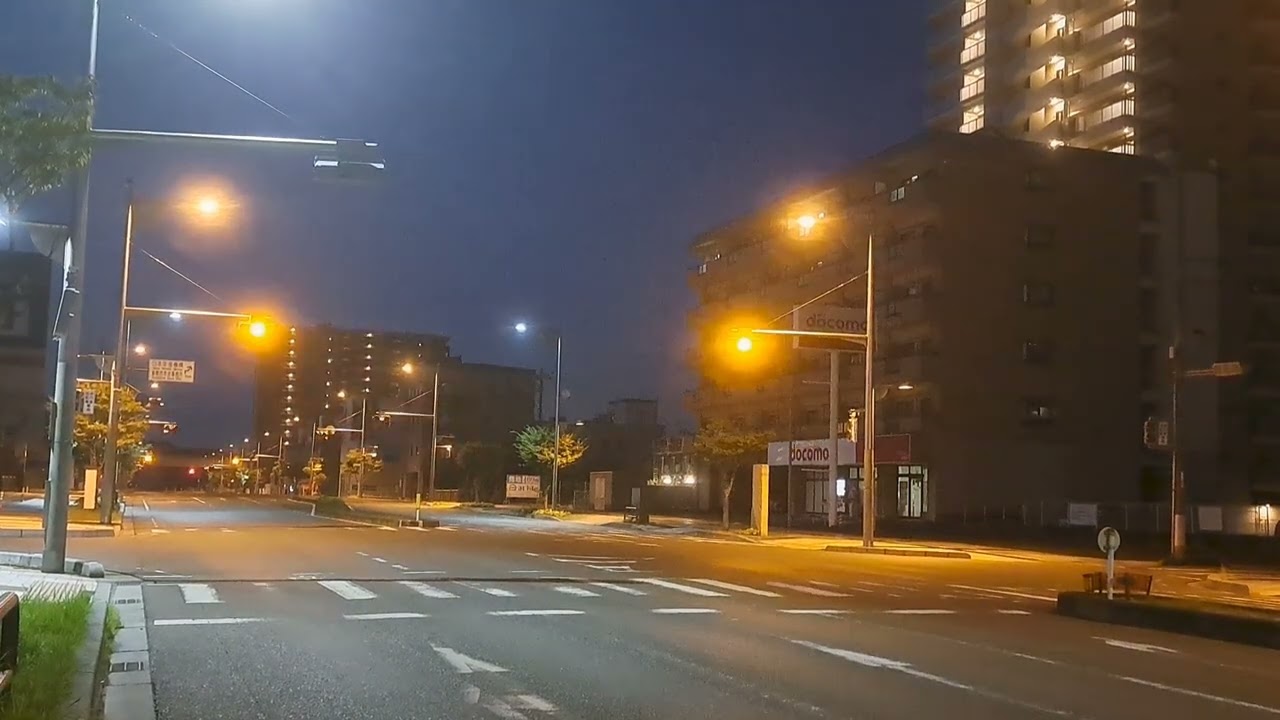 夜間点滅信号が通常に戻る瞬間　新倉敷駅前通り