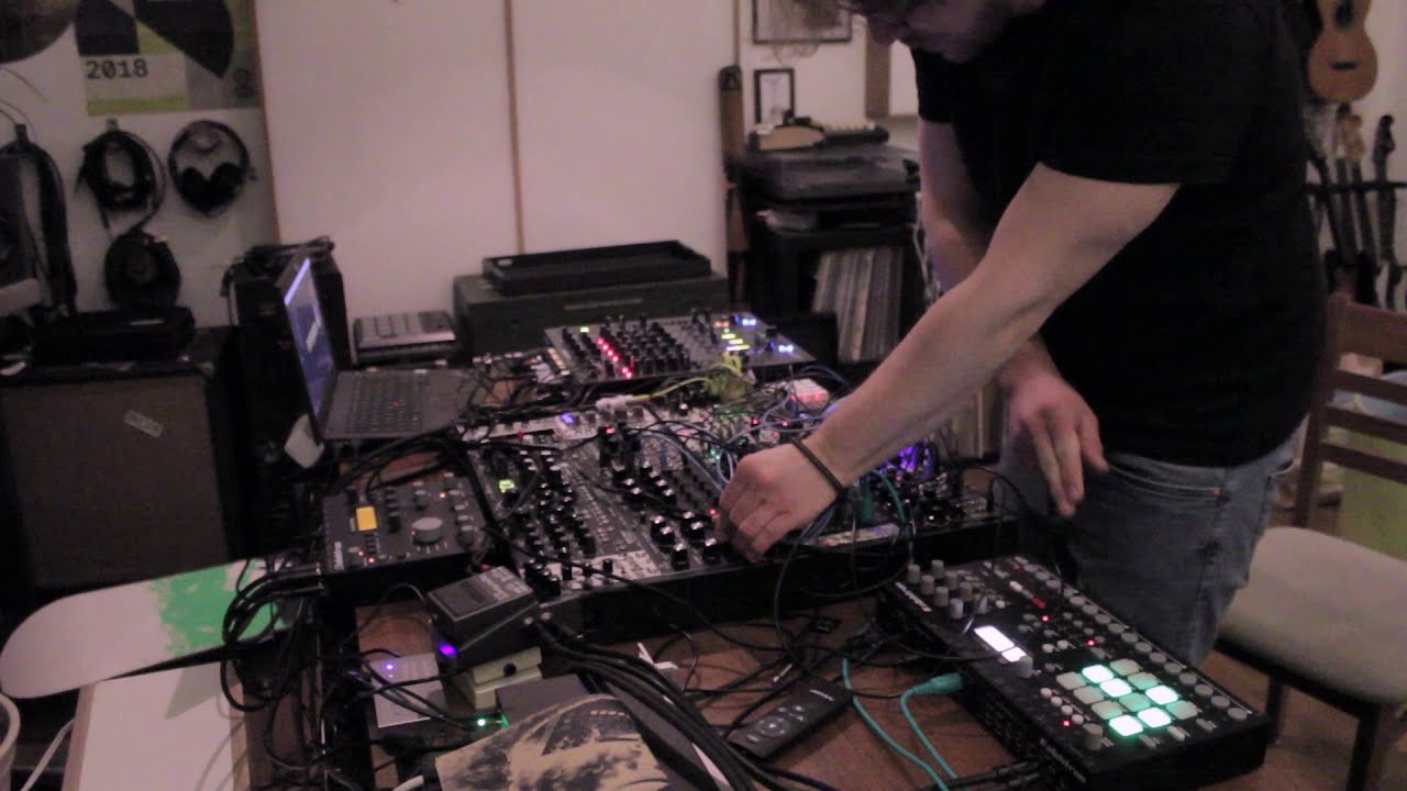 Slowly Destroyed by Noise [Distorted Eurorack + Elektron Jam]