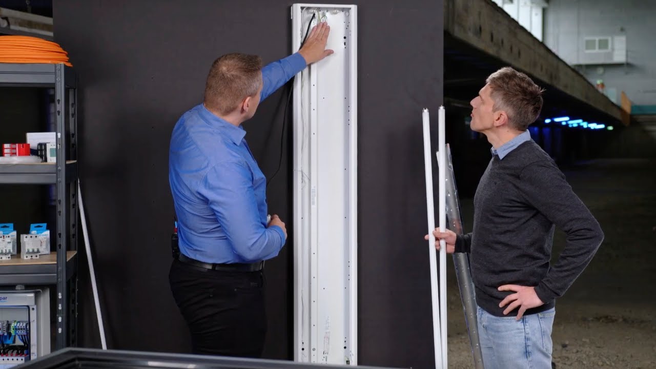 Sonepar-Weiterhelfer: Leuchtstoffröhren Leuchten auf LED Umrüsten mit Magnetic Batten von Ledvance