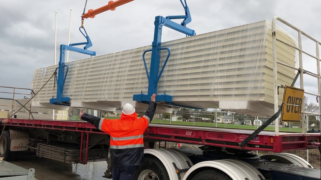 PackBoy Lifting insulated panel from transport