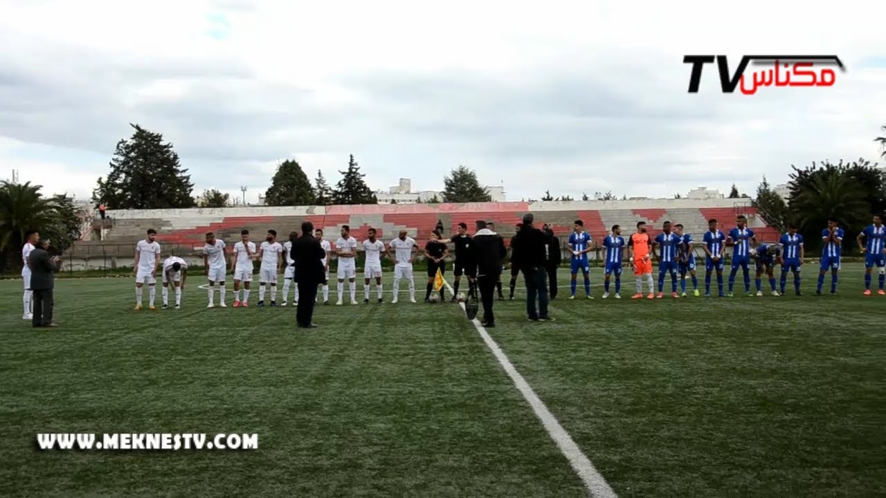 لحظة اعتذار النادي المكناسي لكرة القدم وخروج اللاعبين من الملعب(مكناس تفي)