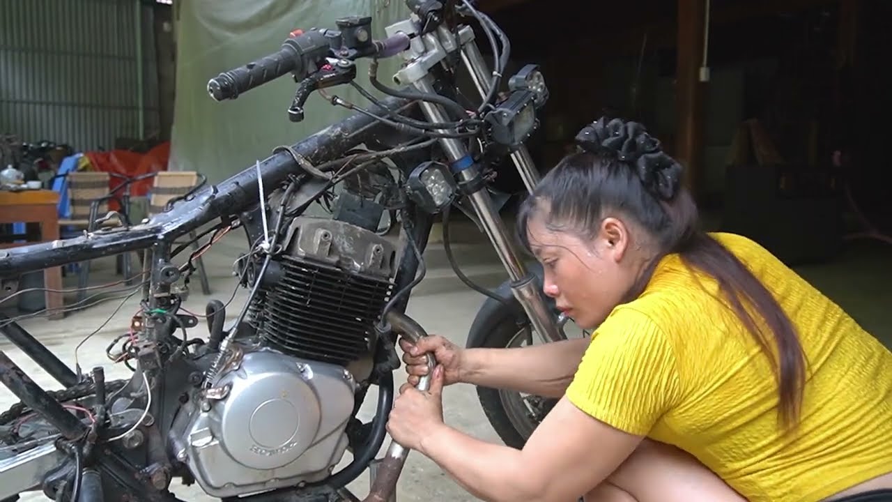 Girl restores 1985 Rebel 250cc motorbike, 75 year old woman's sadness