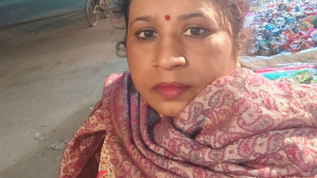Arti Singh is live!