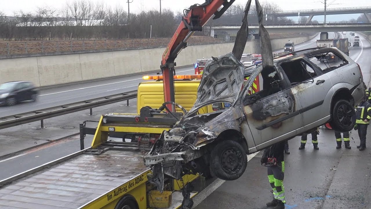 2 PKW kollidiert - PKW in Vollbrand - 2 Verletzte auf A560 Höhe Hennef-West am 19.02.19