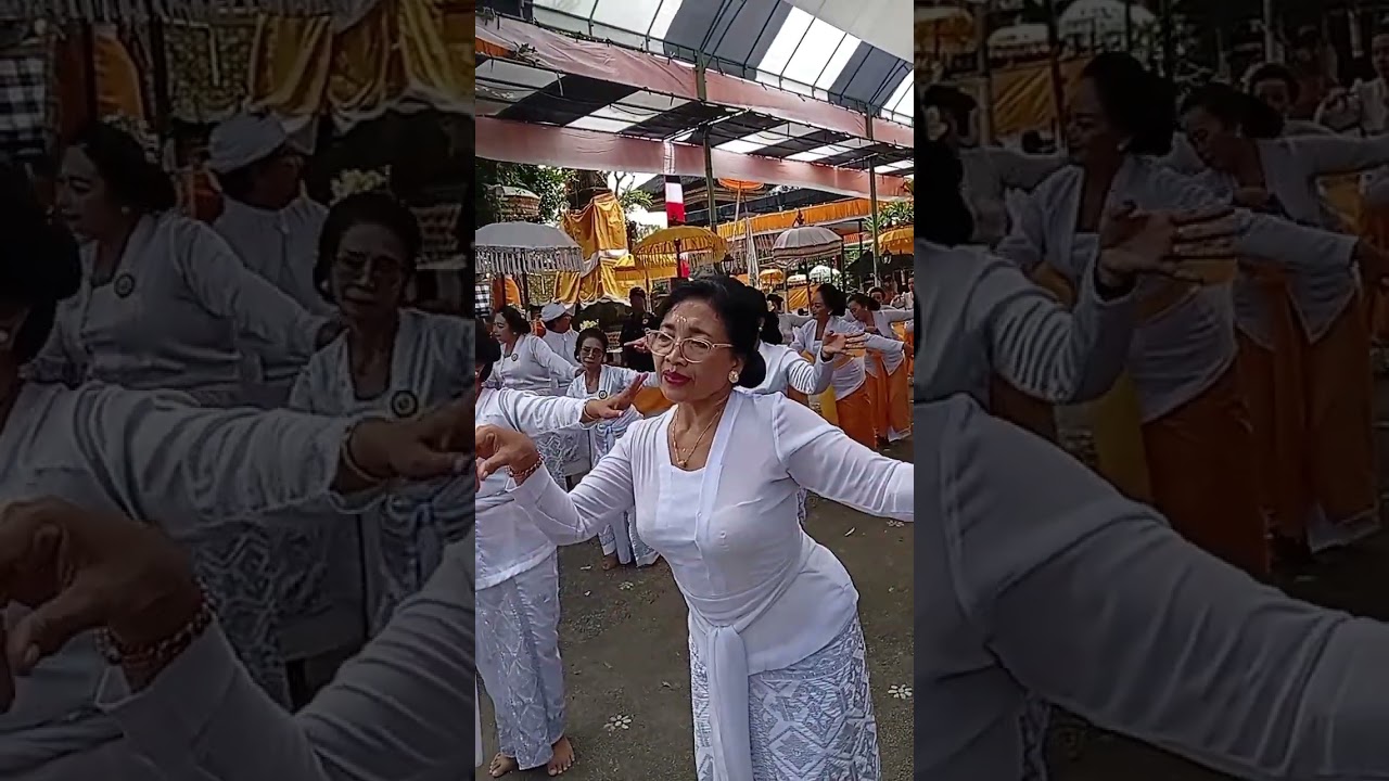 Ngayah mesolah ring pure puri agung Dalem Tarukan Pejeng Gianyar