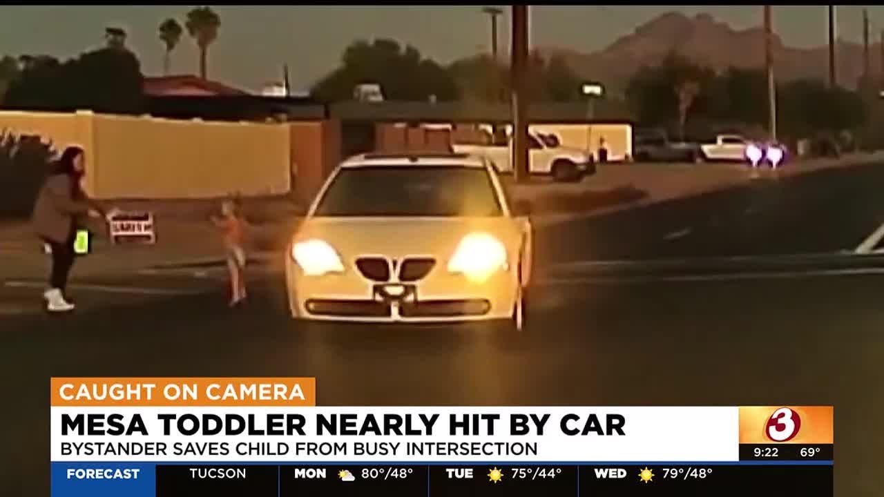 Toddler nearly hit after running into oncoming traffic at busy Mesa intersection
