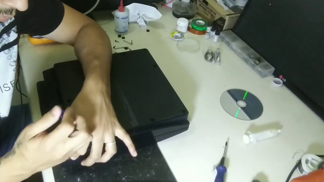 PS3 Slim Não Lê O Disco?😱 Nada de Tristeza!😁 Aqui Você aprende a Trocar o Leitor Blu-Ray.👇