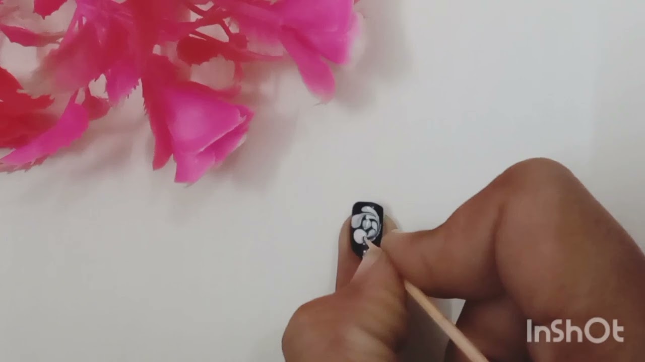 simple flower nail art 🌸🎨💅