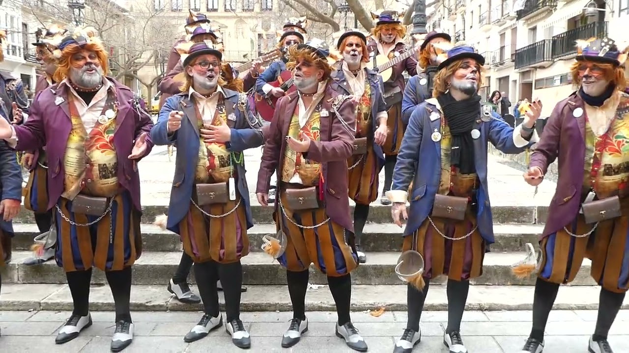 481 CARRUSEL DE AGRU. DE CARNAVAL DE ALCALA REAL EN PZA. AYUNTAMIENTO-LA PILLERIA-COMPARSA DE ALCALA