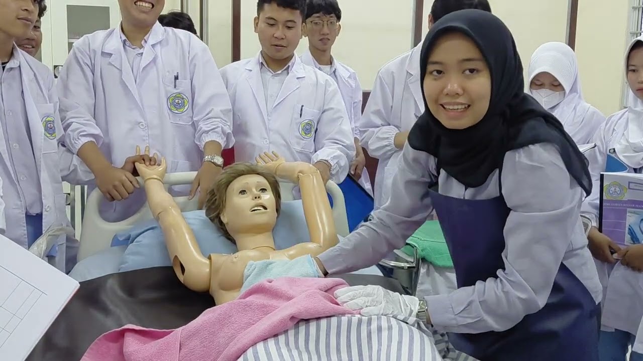 MEMANDIKAN PASIEN