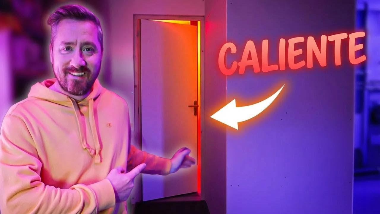 Aíslan una puerta contra el frío y hacen una pared divisoria increíble