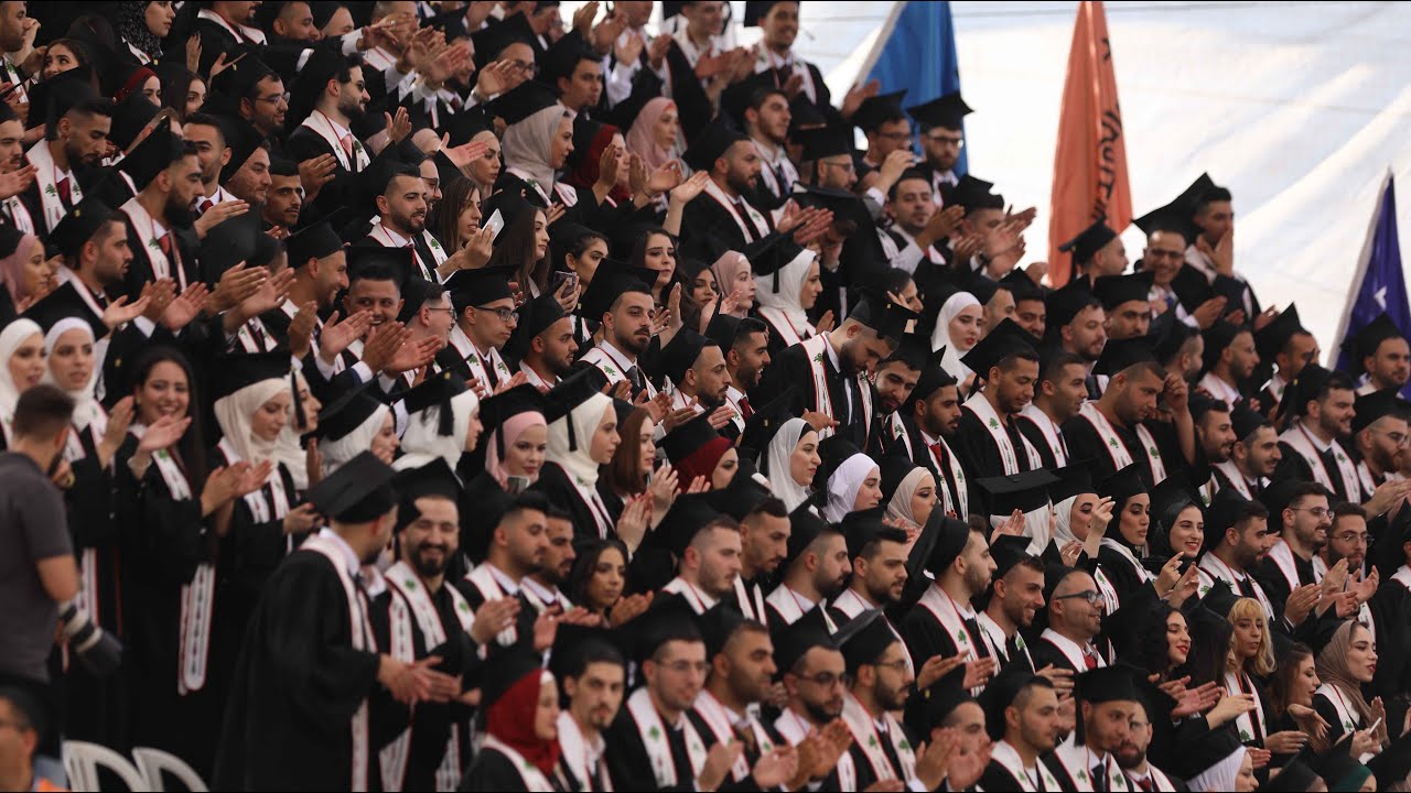اليوم الأول من حفل التخرج السنوي السابع والأربعين. لكليتي الحقوق والإدارة العامة، والدراسات العليا