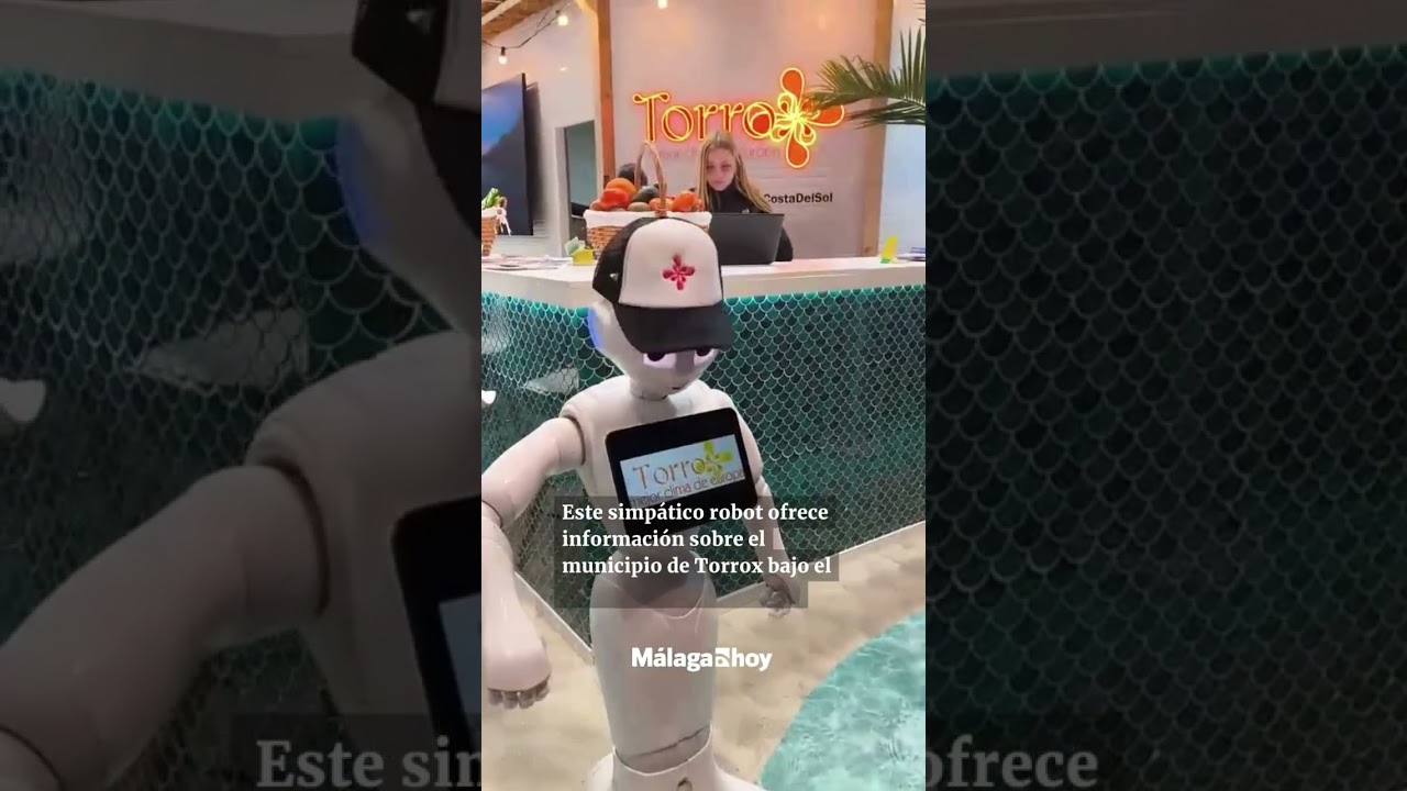 Unos robots humanoides reciben a los visitantes de Torrox en Fitur