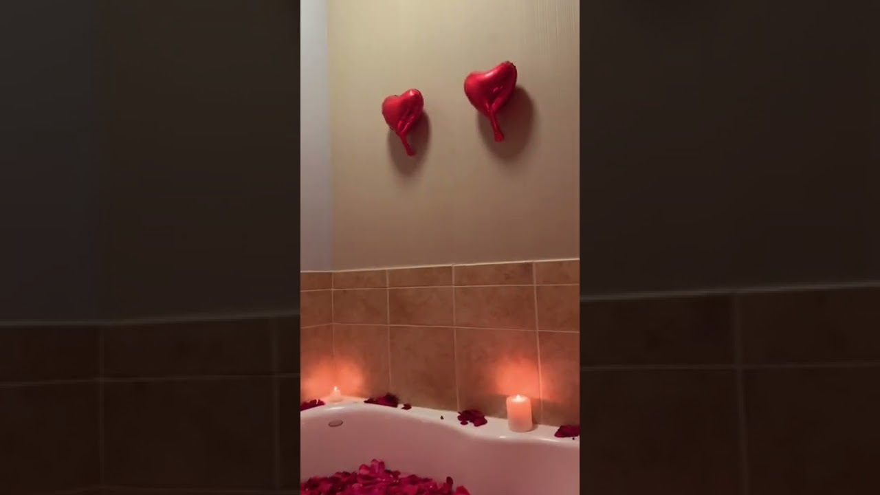 Treat yourself to a luxury rose petal bath 🌹🌹🫶🏽