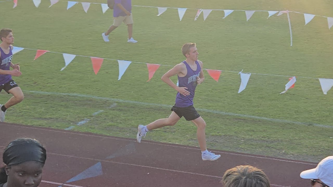 Santa Fe Troy 800~2.27.77 400~1.00.14 LJ 4.42 & 4.68 Great job 👏🏃‍♂️ 1st meet Junior #trackandfield 
