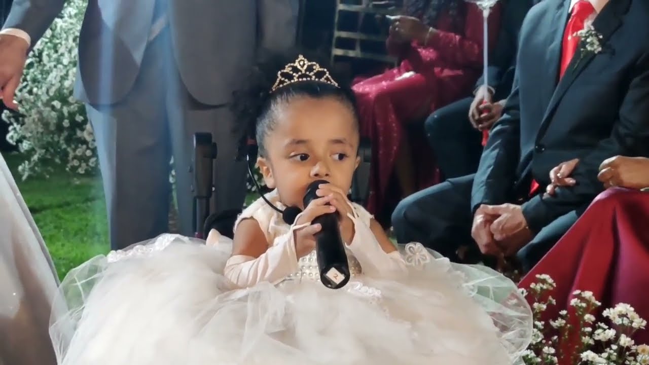 Oi gente vcs escolheram o vestido e olha como eu estava no casamento🥰🥰 o que vcs acharam?