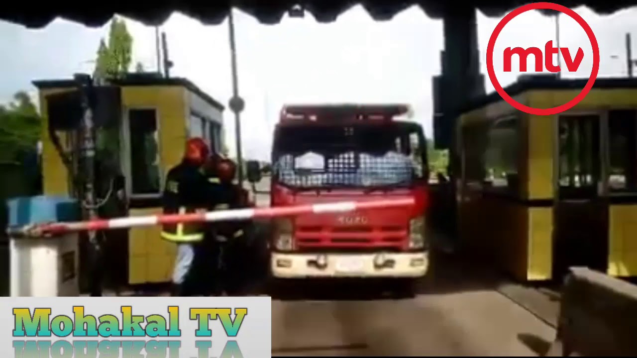 বঙ্গবন্ধু সেতুতে শ্যামলী গাড়িতে আগুন | টোল না দেয়ায় ফায়ার সার্ভিসের গাড়ি যেতে দেয় নি | Mohakal TV