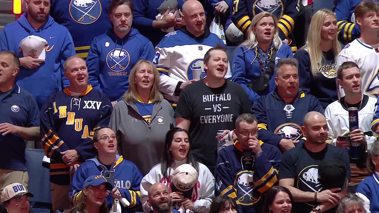 Buffalo fans finish CANADIAN national anthem after mic issues