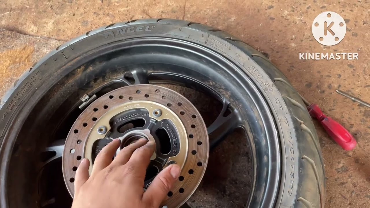 Trocando rolamento da roda traseira da hornet