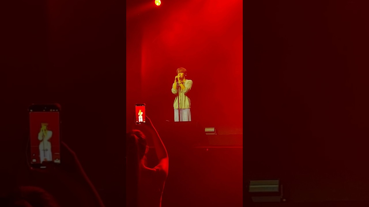 Hyunsuk solo in Moscow 🇷🇺 (one direction) 