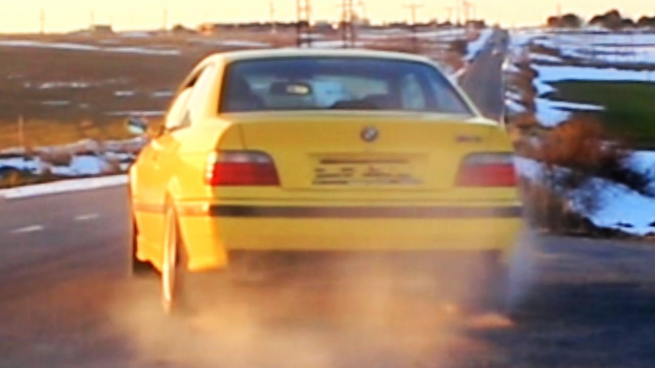 BMW M3 Acceleration Exhaust Sound Fly By Revs Revving 3.2L E36