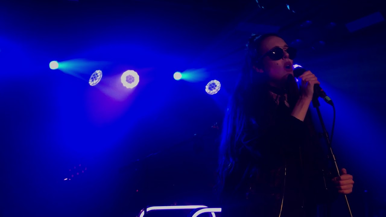 Allie X - Downtown (Live)