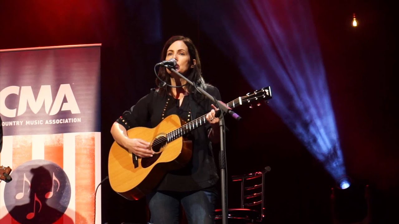 Girl Crush -  Lori McKenna ft. Ashley Monroe at The O2, London (2016)