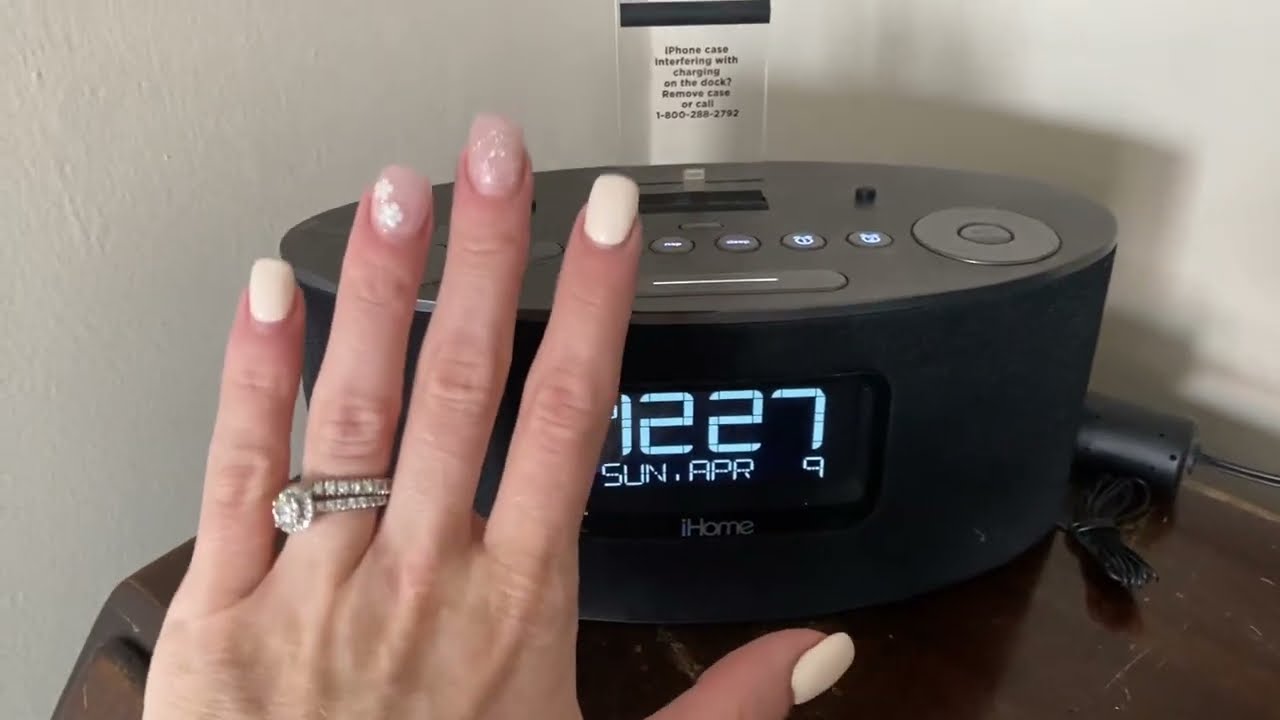 Обзор док-станции iHome iDL44 Lightning с двумя радиочасами