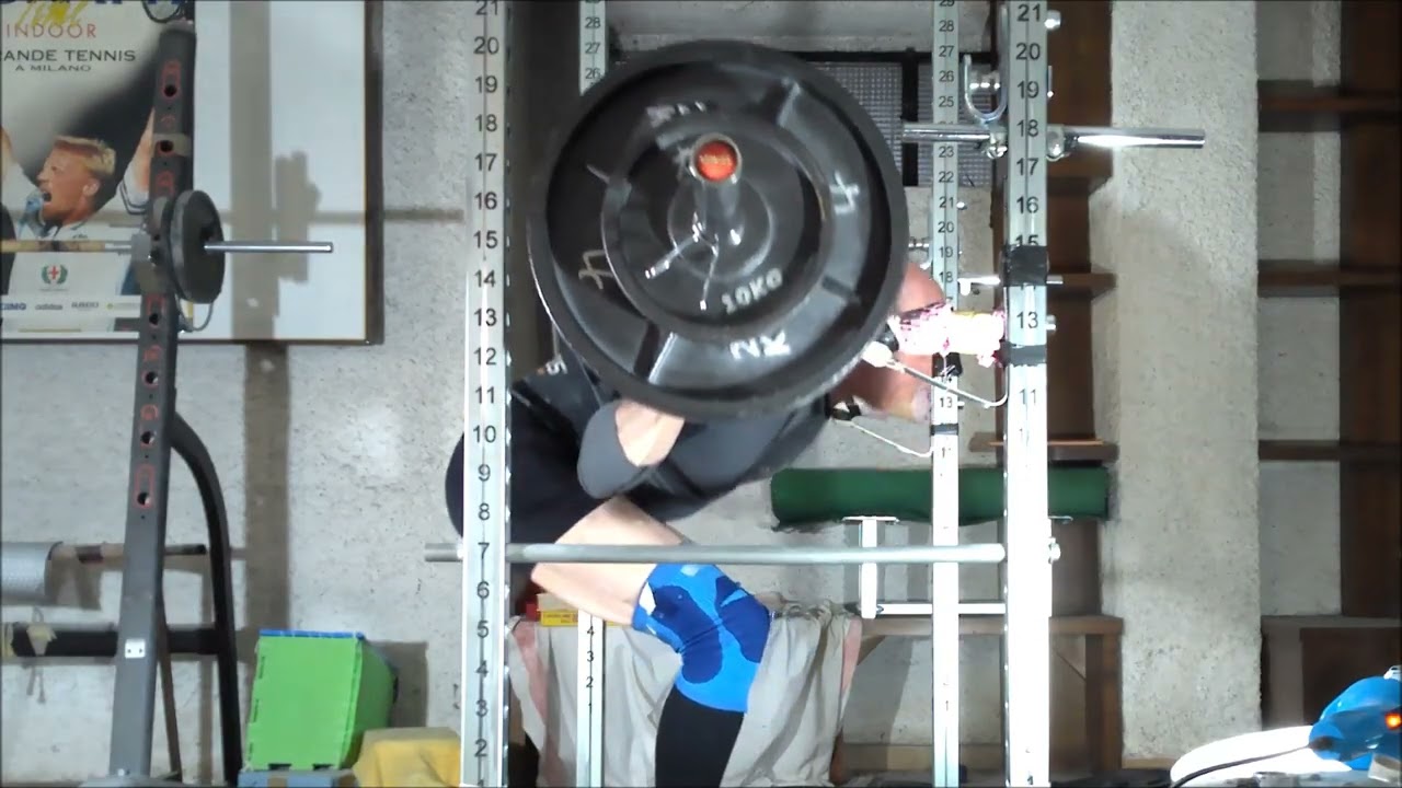 Squat fermo in discesa sopra il parallelo 6x2x120kg 6°