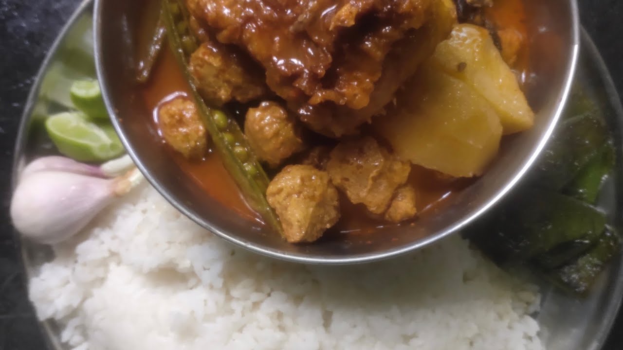 Soyabin kachkola alu begun motorsuti bori deye macher, bengoli lunchmenu 