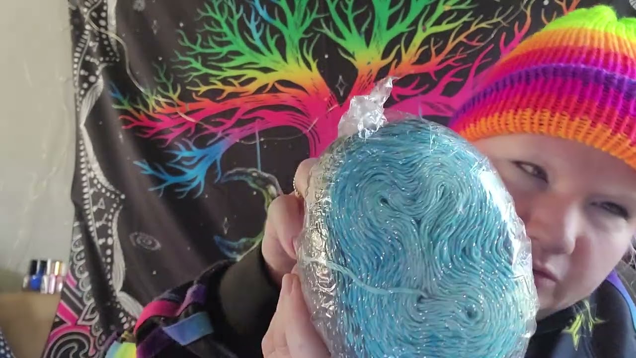 All about Dee (and pretty yarn)