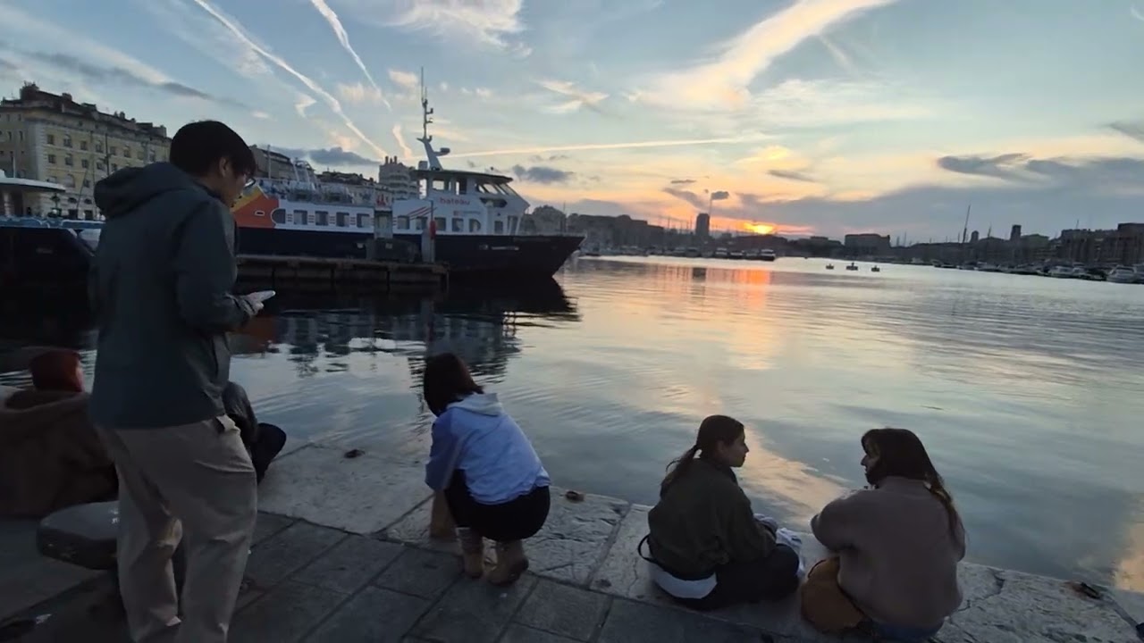 Le coucher du soleil au Vieux-Port de Marseille 👍👌