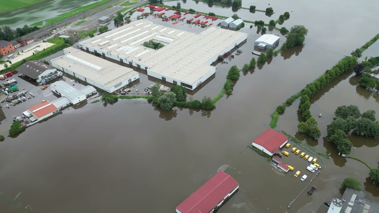Hochwasser in Burgau bei Günzburg. Drohnenaufnahme