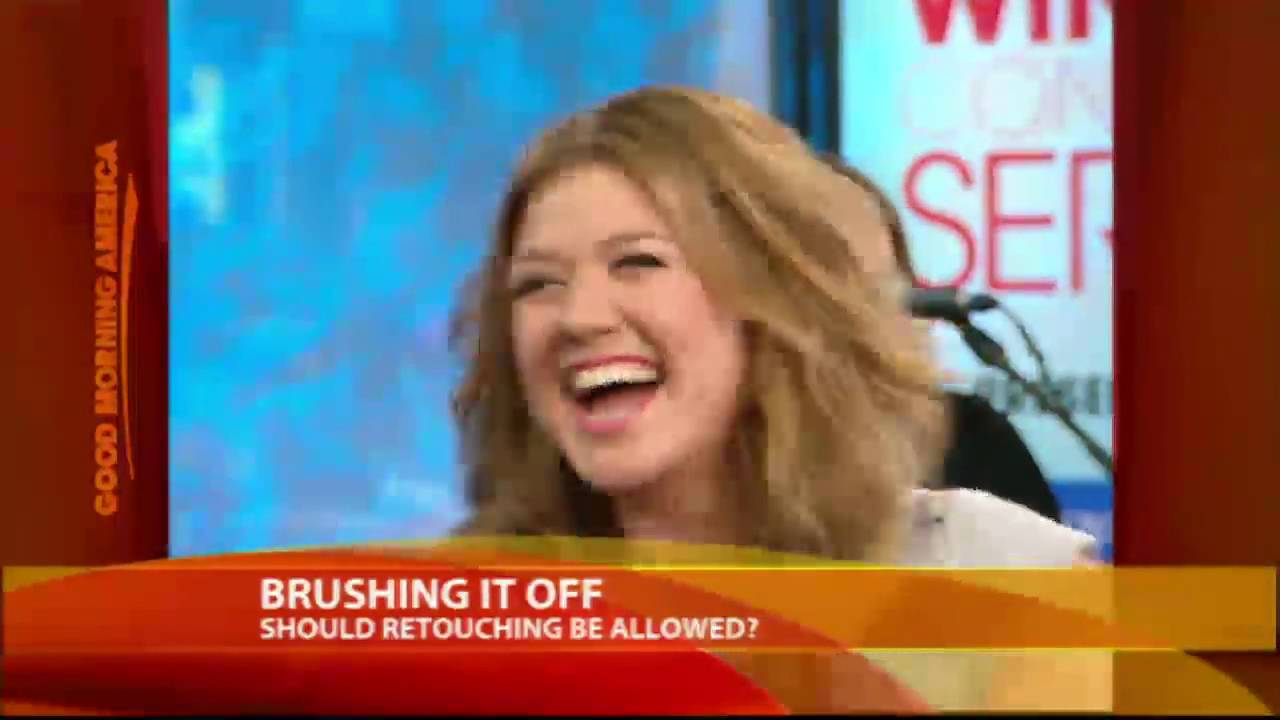 Kelly Clarkson's Cover Photo Flap