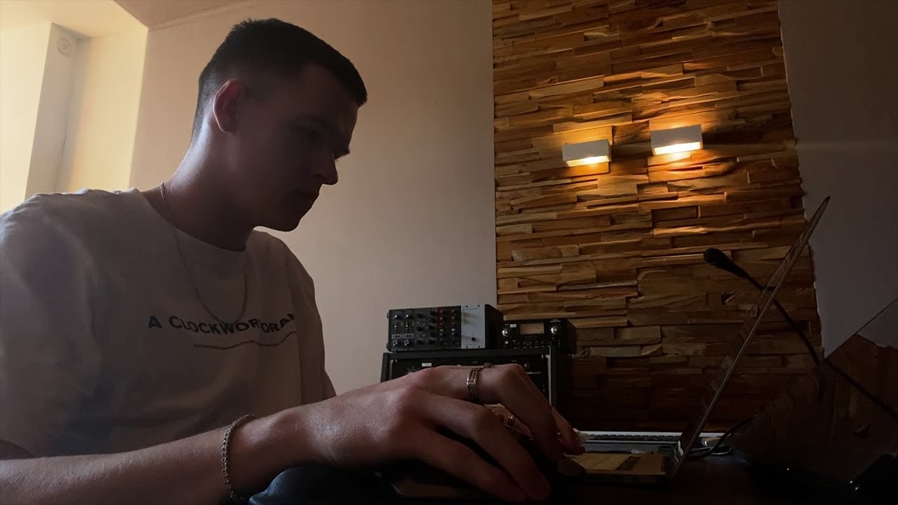 A Day In The Life Of An UPCOMING Music Producer | Dirkey's Archive 2