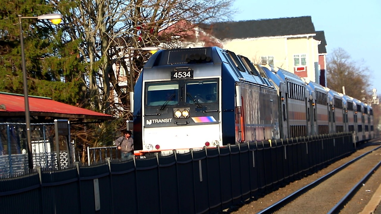New Jersey Transit: High Bridge & Newark Bound Trains of ALP-45DPs & Multilevels @ Bound Brook