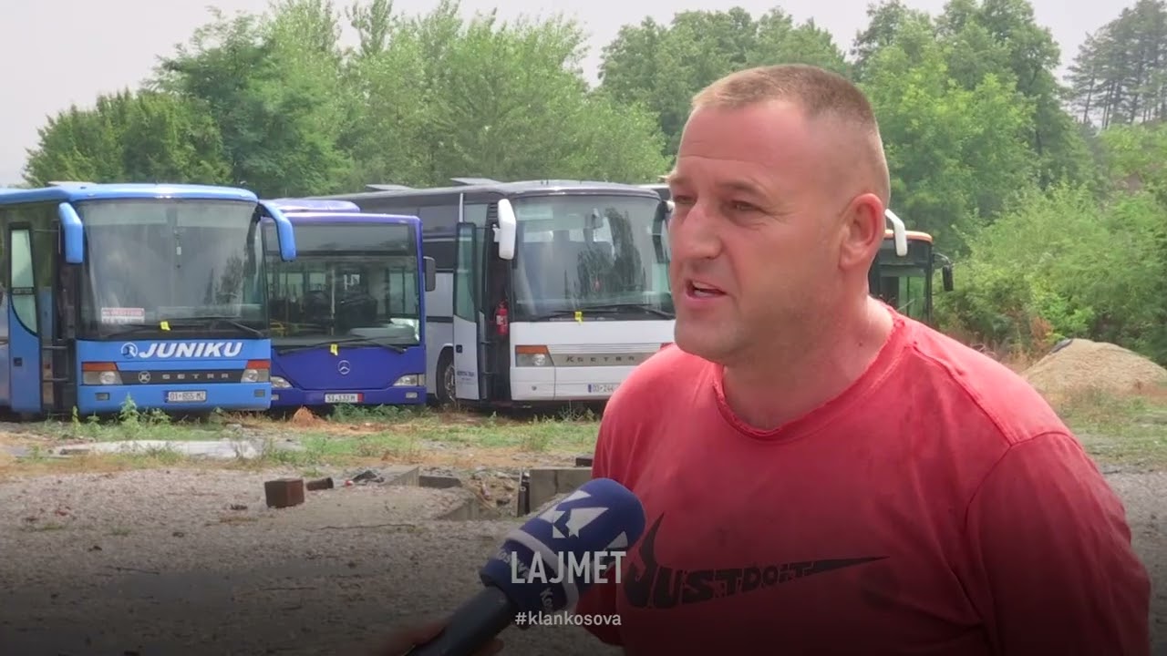 Junikasit i thyhen xhamat e 11 autobusëve - 18.08.2025 - Klan Kosova