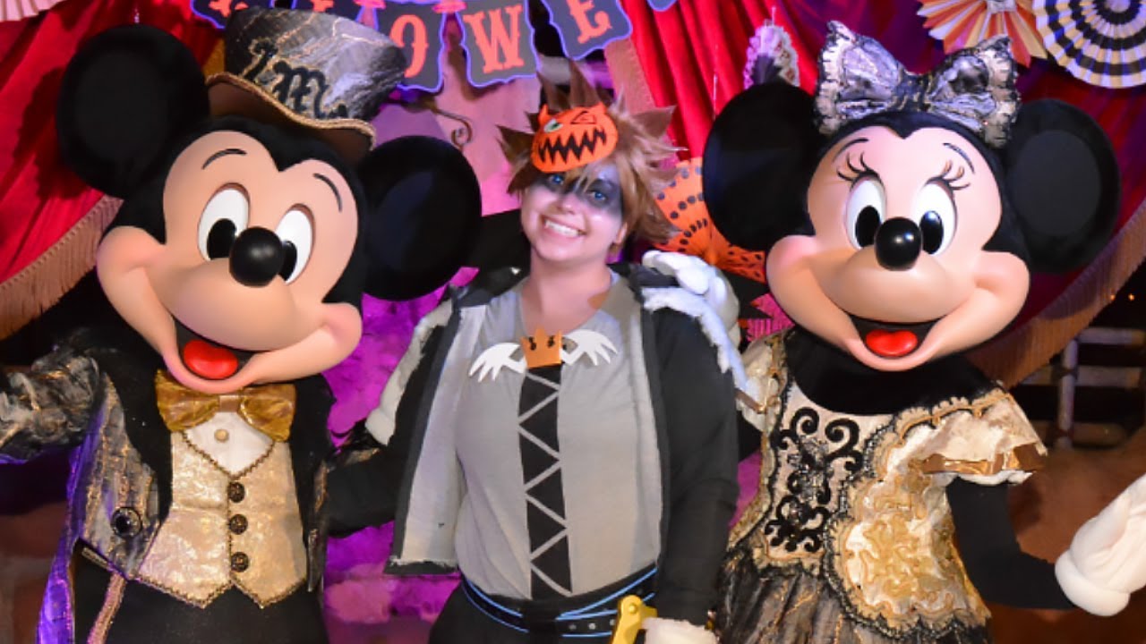 SORA COSPLAY AT DISNEYLAND - Mickey's Halloween Party