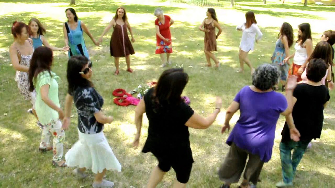 Hear the Joy, Bailando en un Parque en La Reina