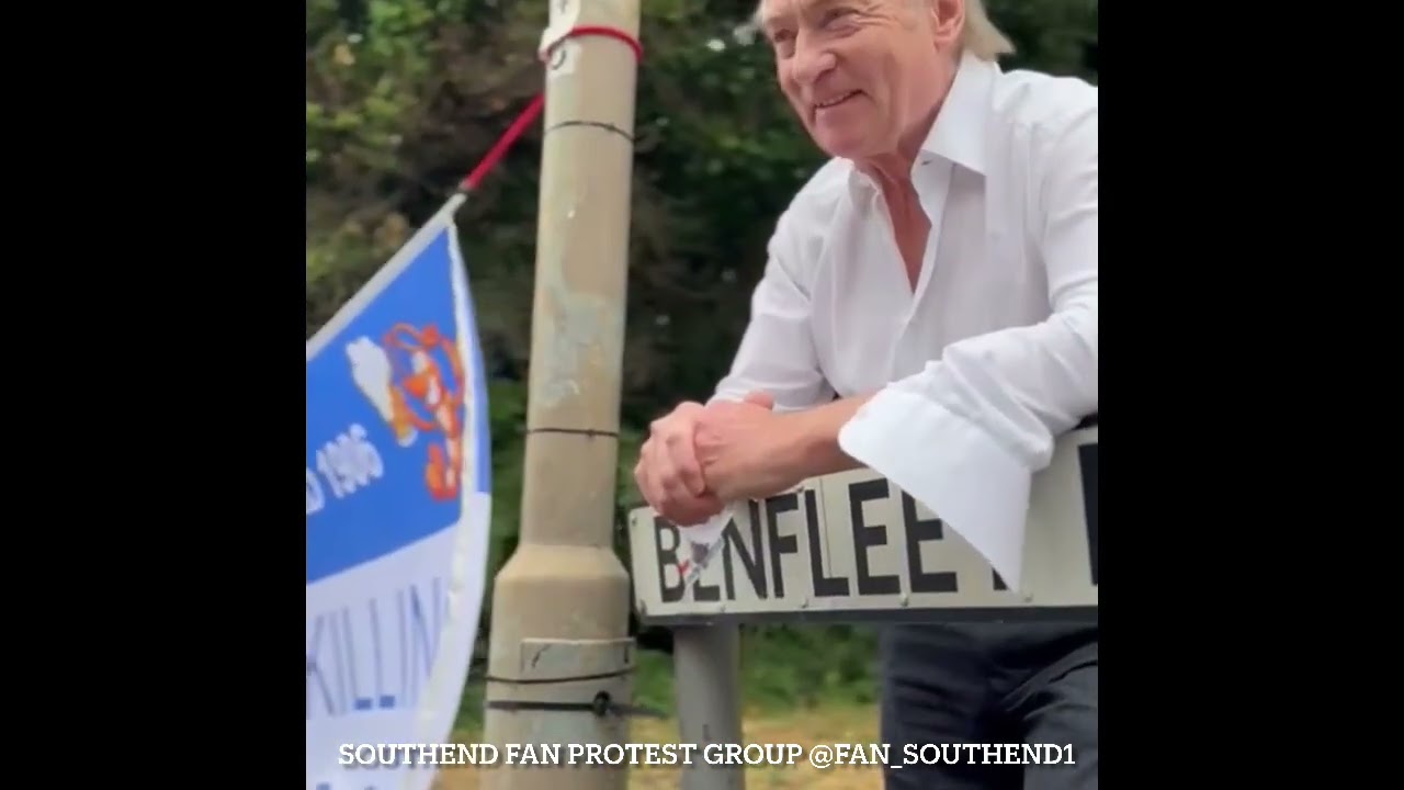 Ron Martin Speaks to Fans During Protest Outside his Home 15 Jul 23
