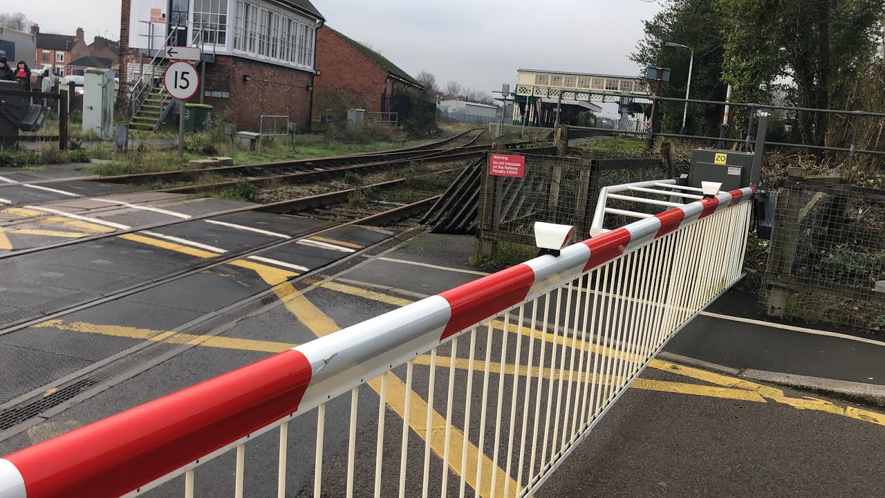 *TWO missing tension cables* Sleaford East Level Crossing 22/12/2025