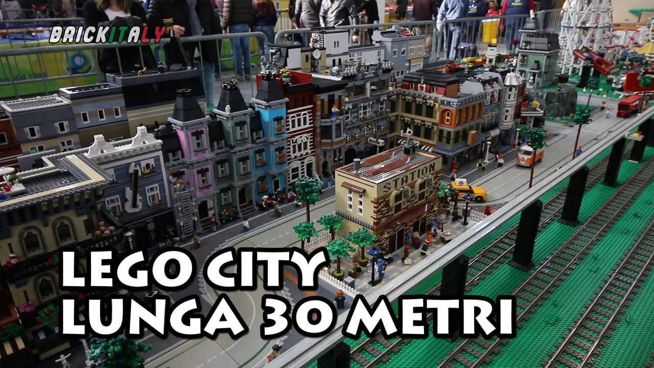LEGO City lunga 30 metri