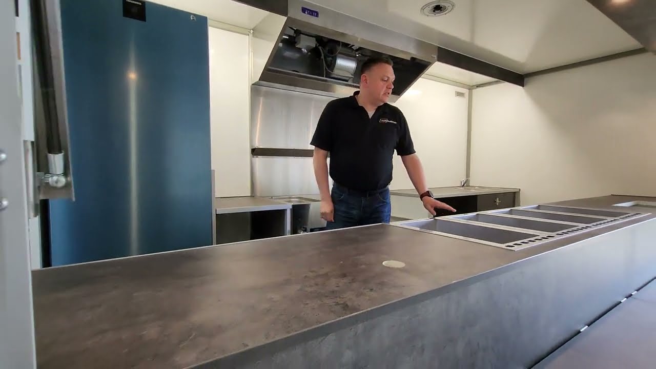 Innenausbau fast fertig - Neue Einbauten und Sonderw&uuml;nsche im Detail - Food Truck Bautagebuch F4