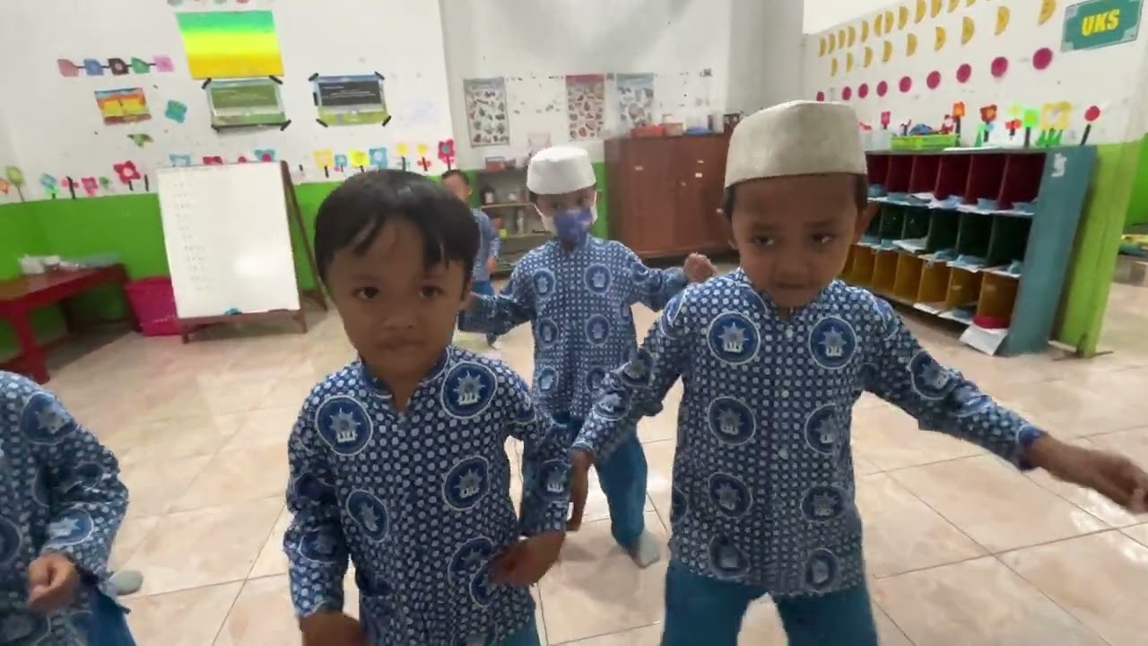Tari Sajojo non pola lantai TK ABA MARGOMULYO 1 Seyegan