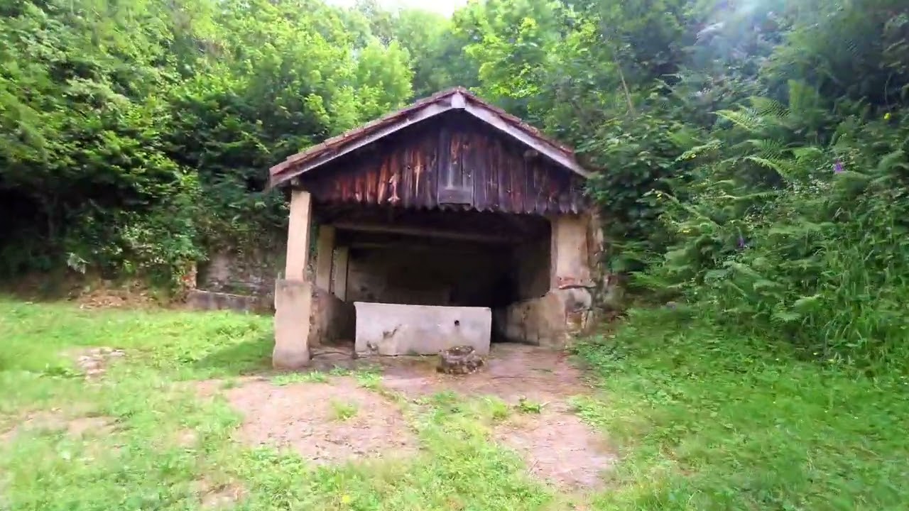 Paseo por el Pueblo de Urbies en el Valle de Turón.