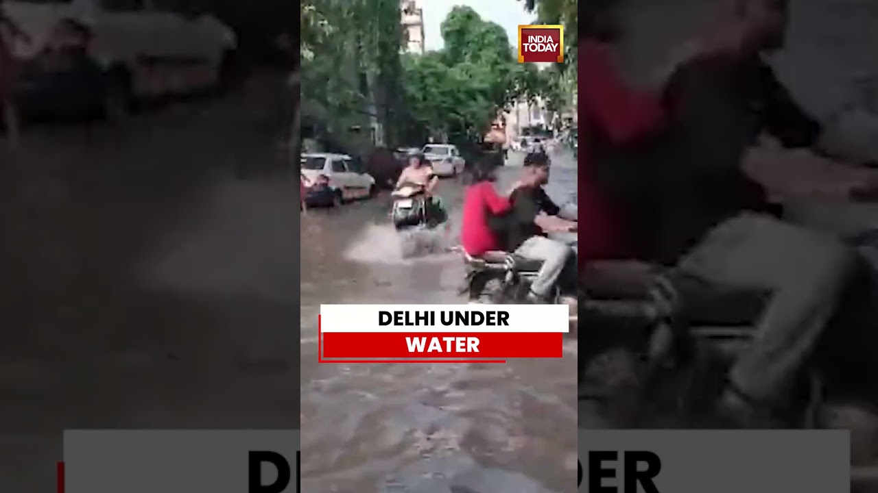 Waterlogging In Delhi: Streets Flooded In Geeta Colony After Heavy Rain, Traffic Affected | #delhi